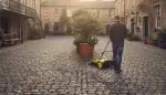Die kleine Kehrmaschine schmal: Ihr Helfer für enge Passagen