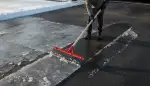 Eisschieber mit D-Griff: Eis mühelos entfernen