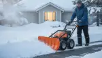 Kehrmaschine mit Schneeschild: Ihr Winterdienst-Multitalent