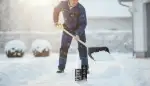 Rückenschonend Schneeschieben leicht gemacht